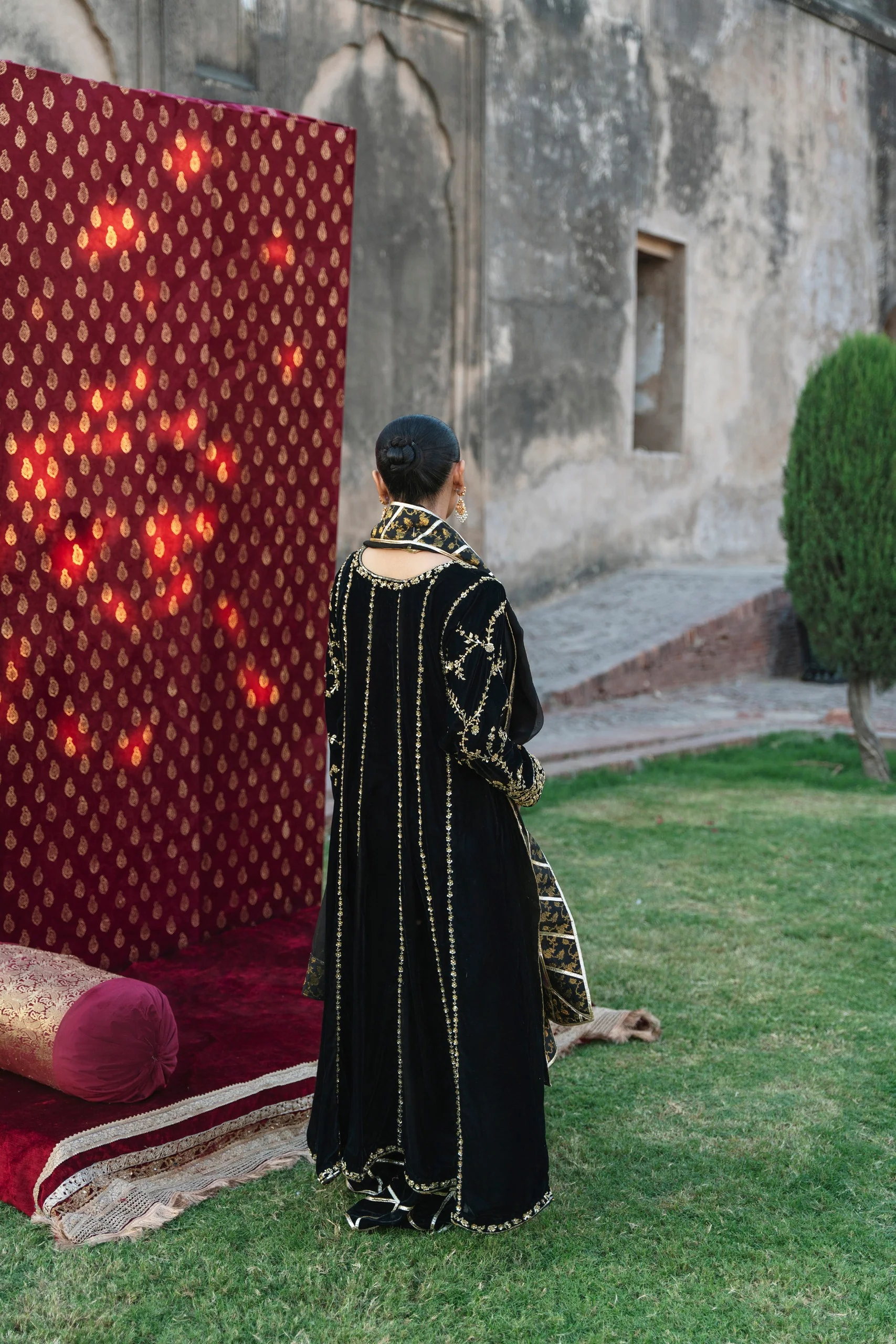 Aida Black - Image 4