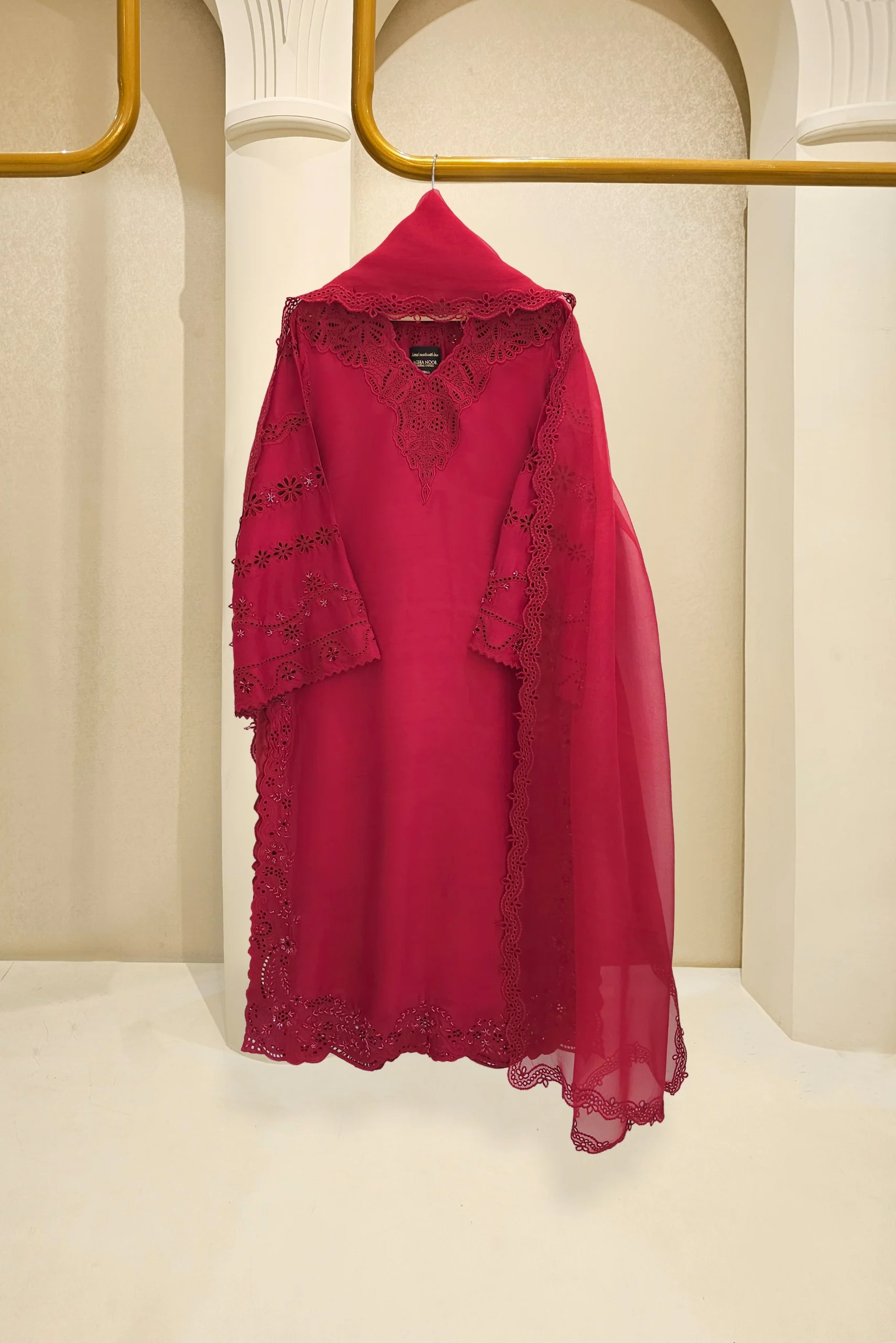 Amara (Maroon)