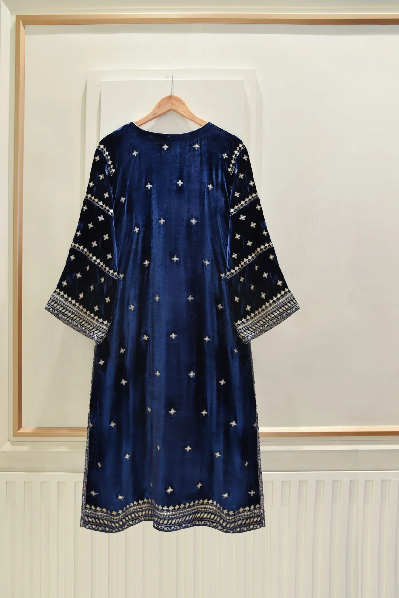 Ashti Navy Velvet - Image 2