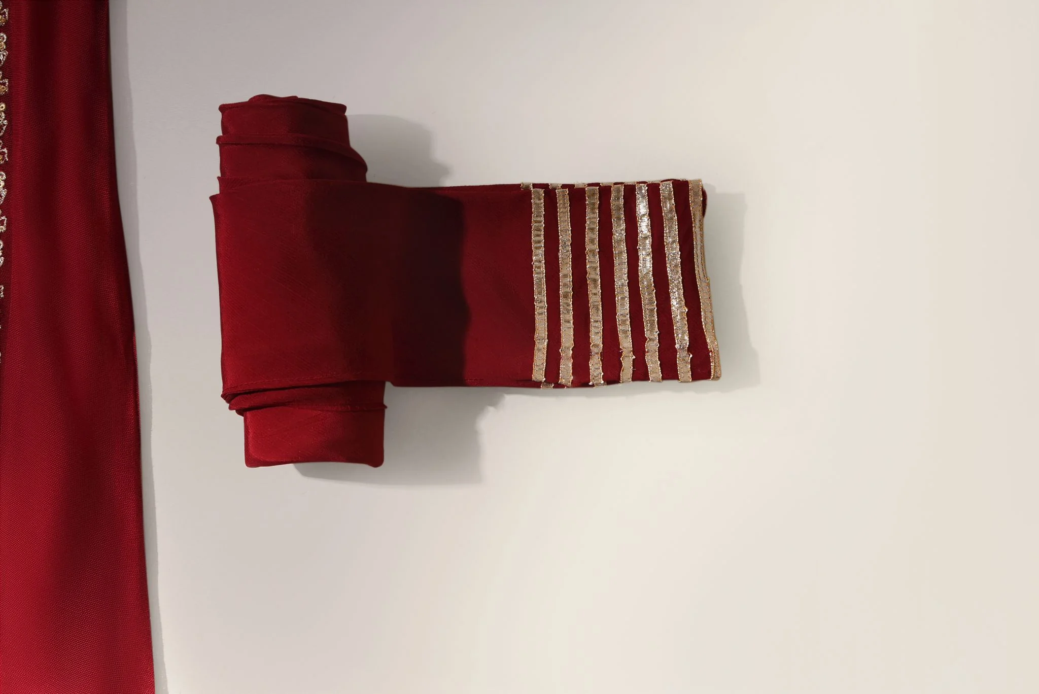 Bia Maroon - Image 2