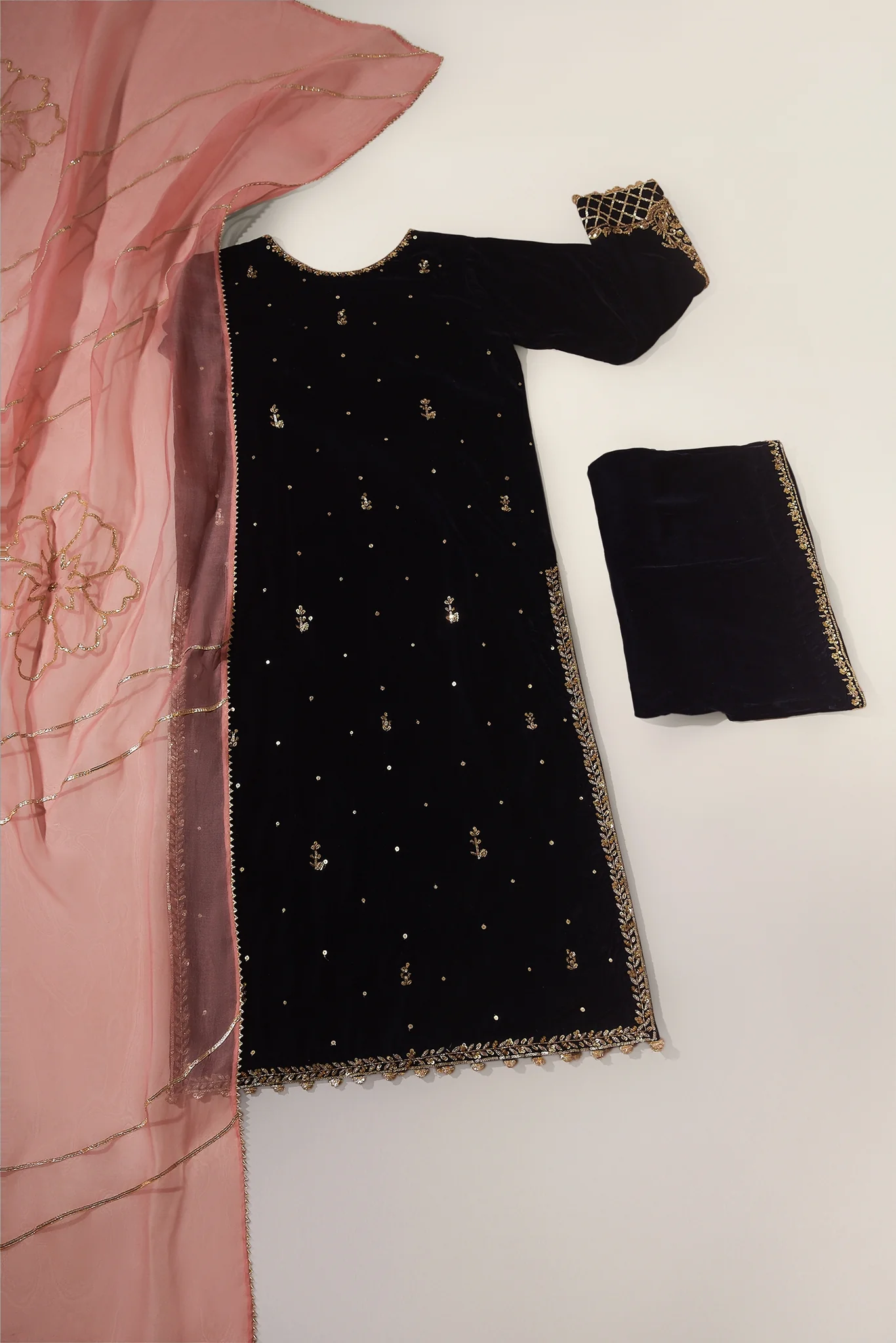 Black Velvet - Image 3