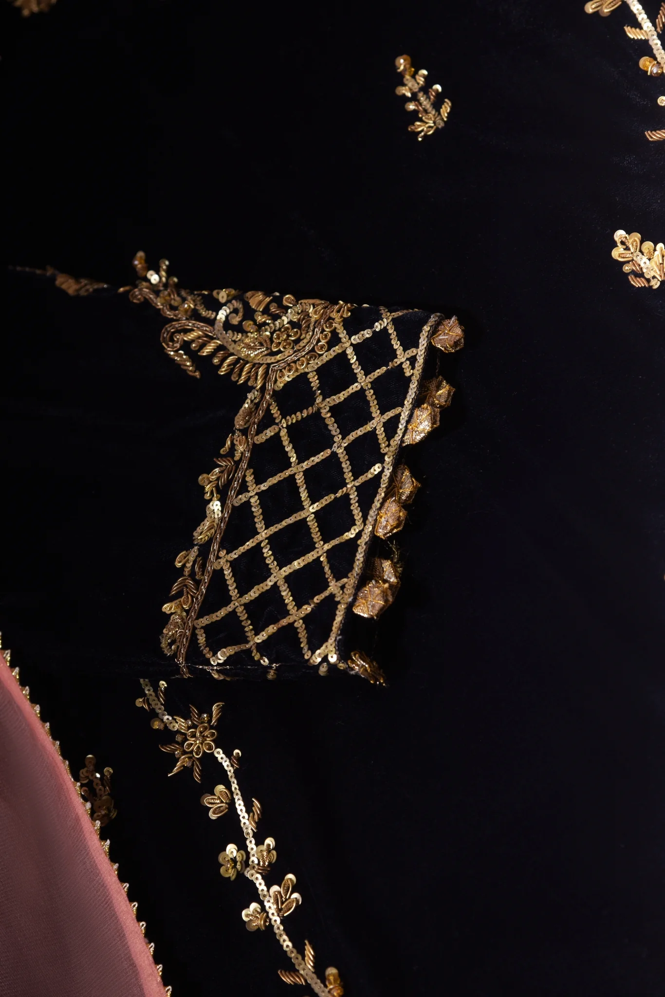 Black Velvet - Image 4