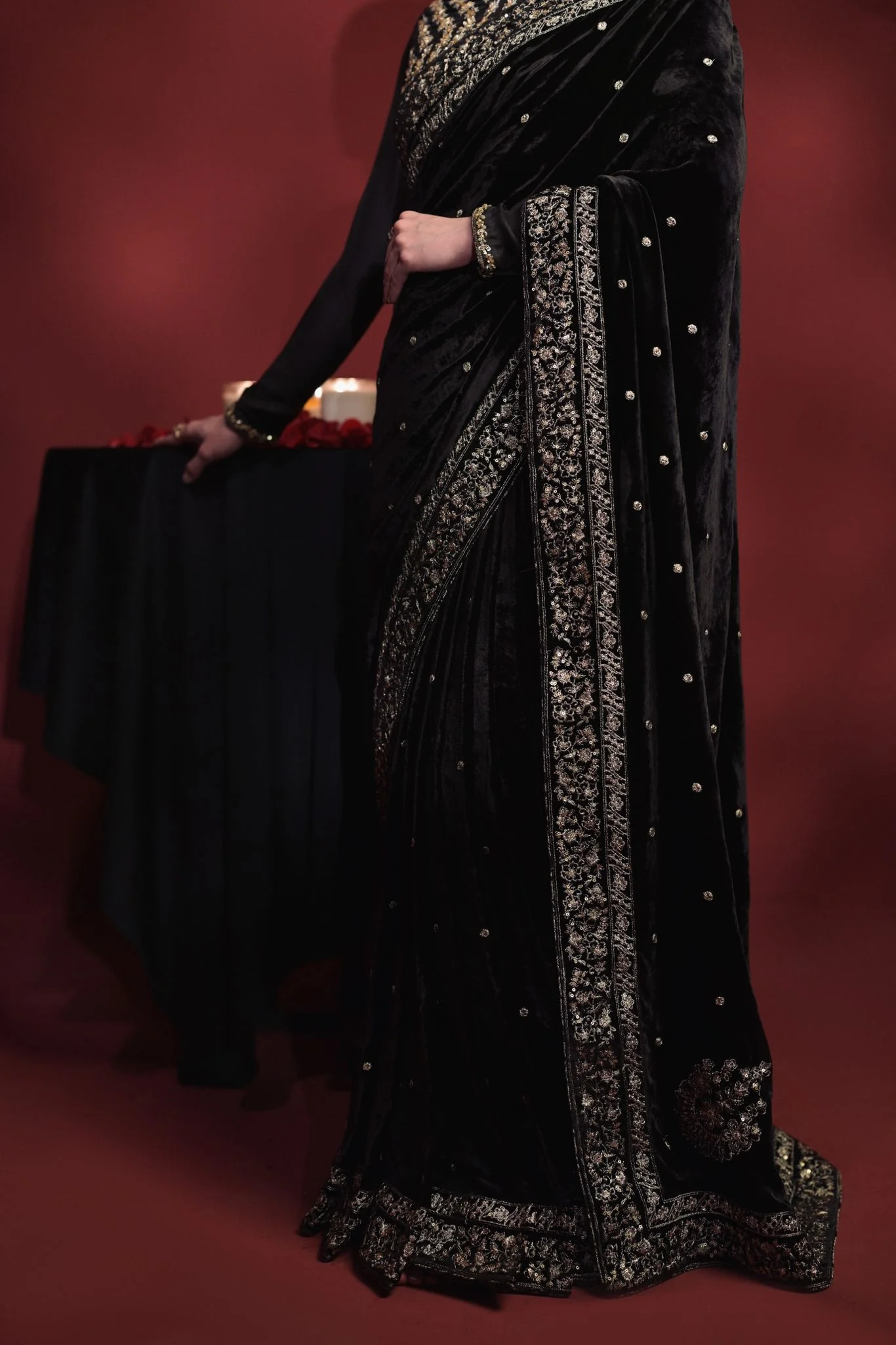 Black velvet SAREE - Image 3