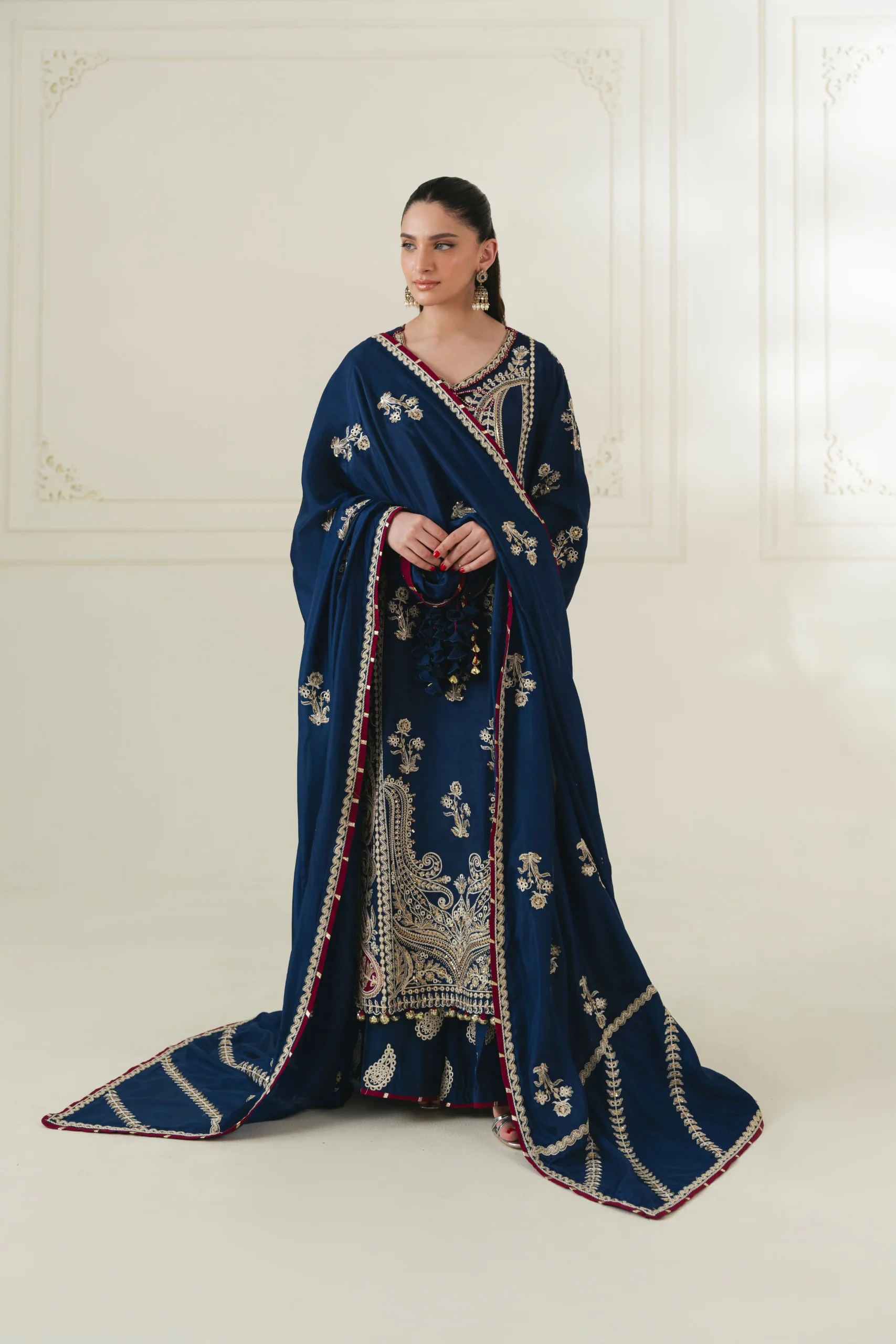 Elise Naaz - Image 2