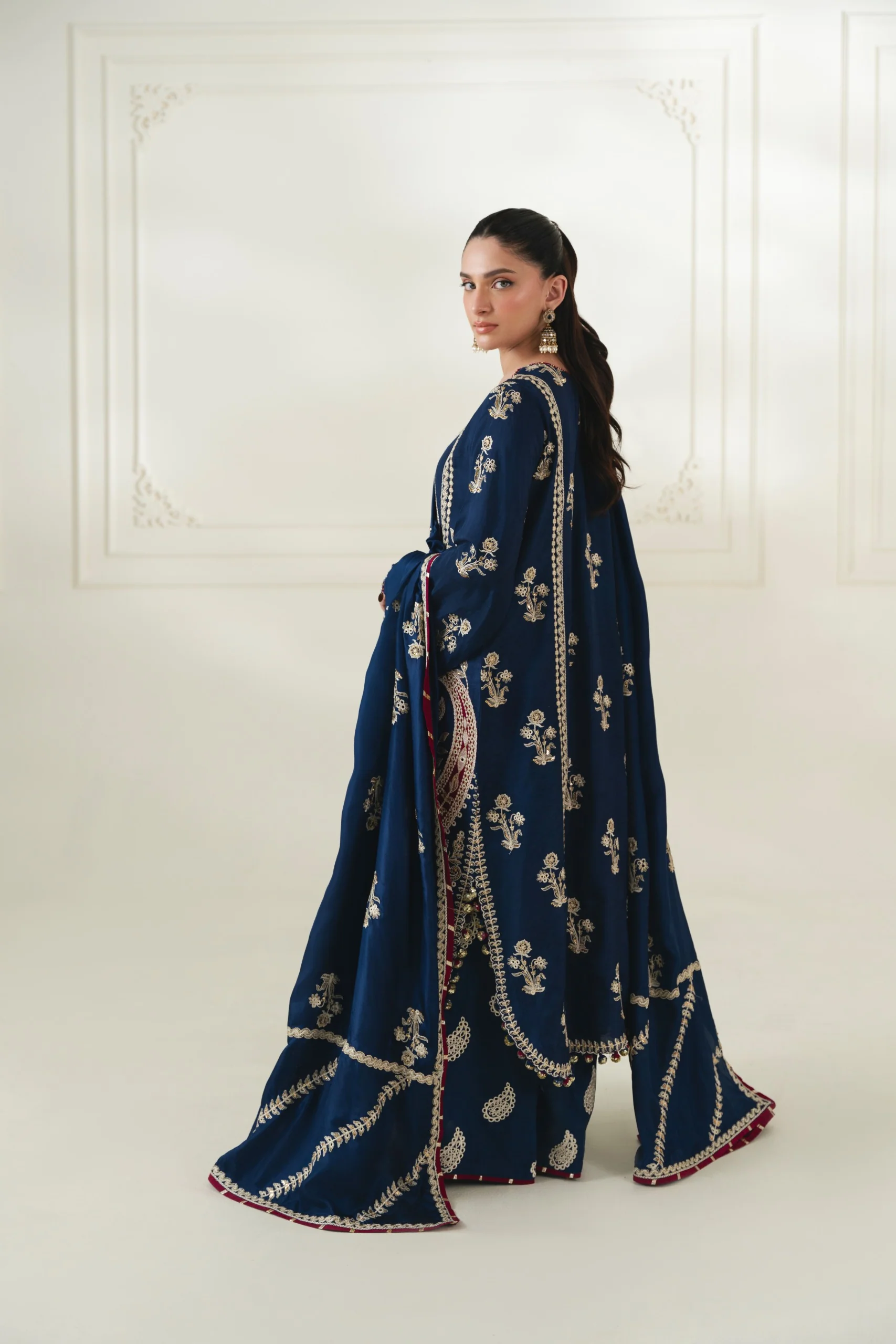 Elise Naaz - Image 4