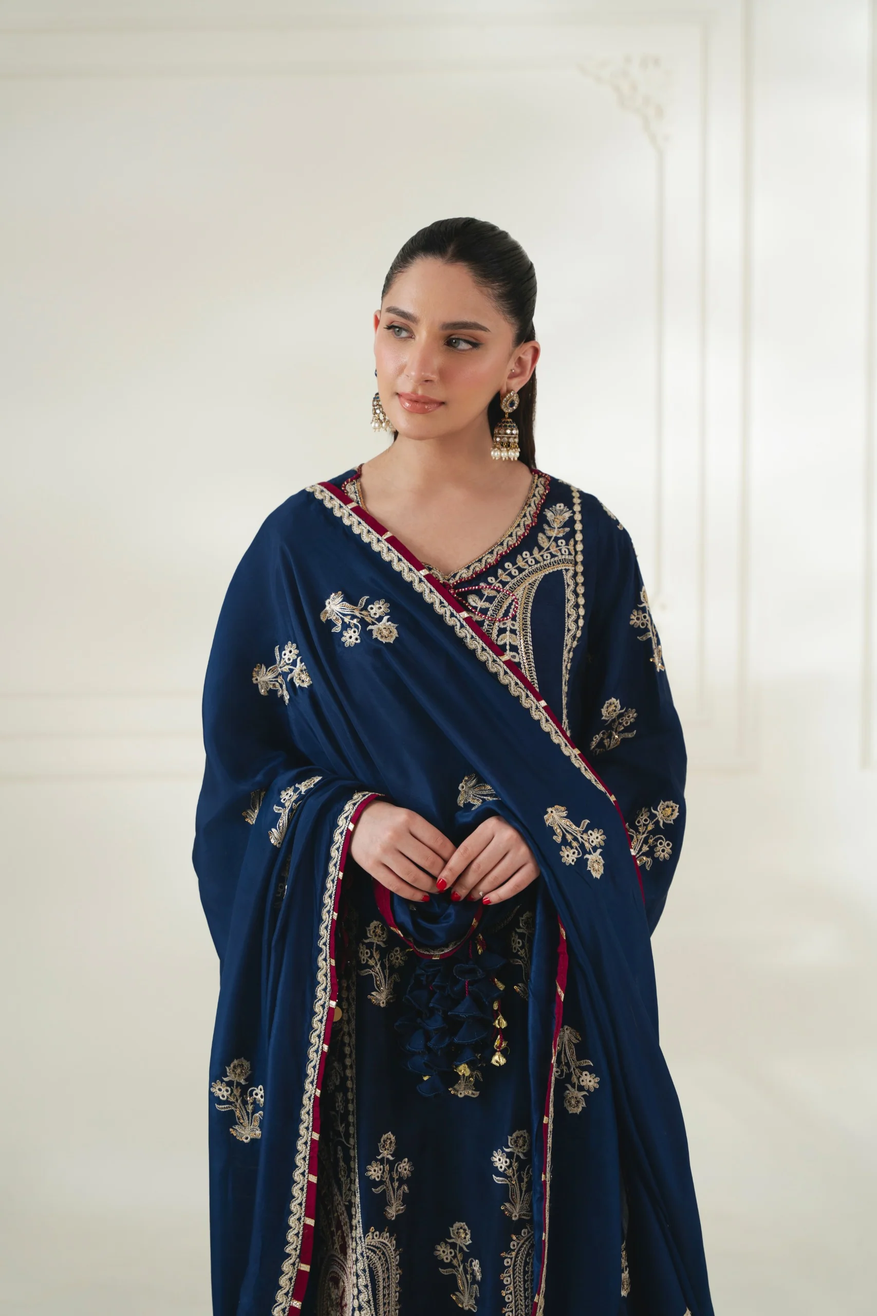 Elise Naaz - Image 5
