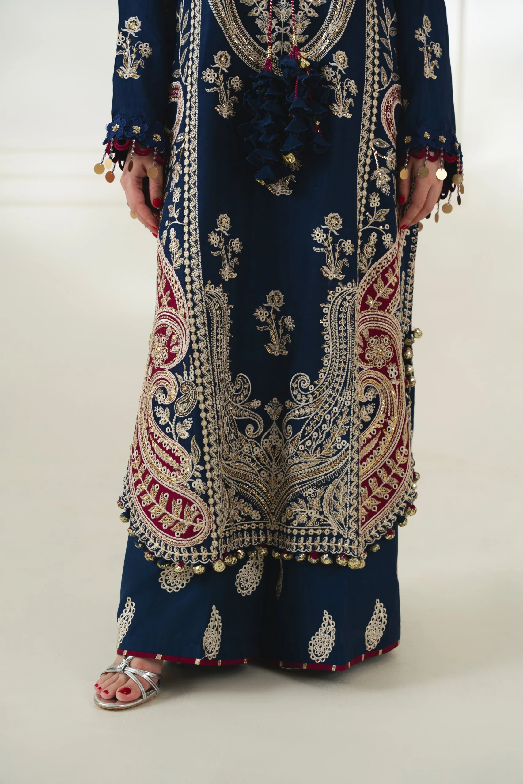 Elise Naaz - Image 6