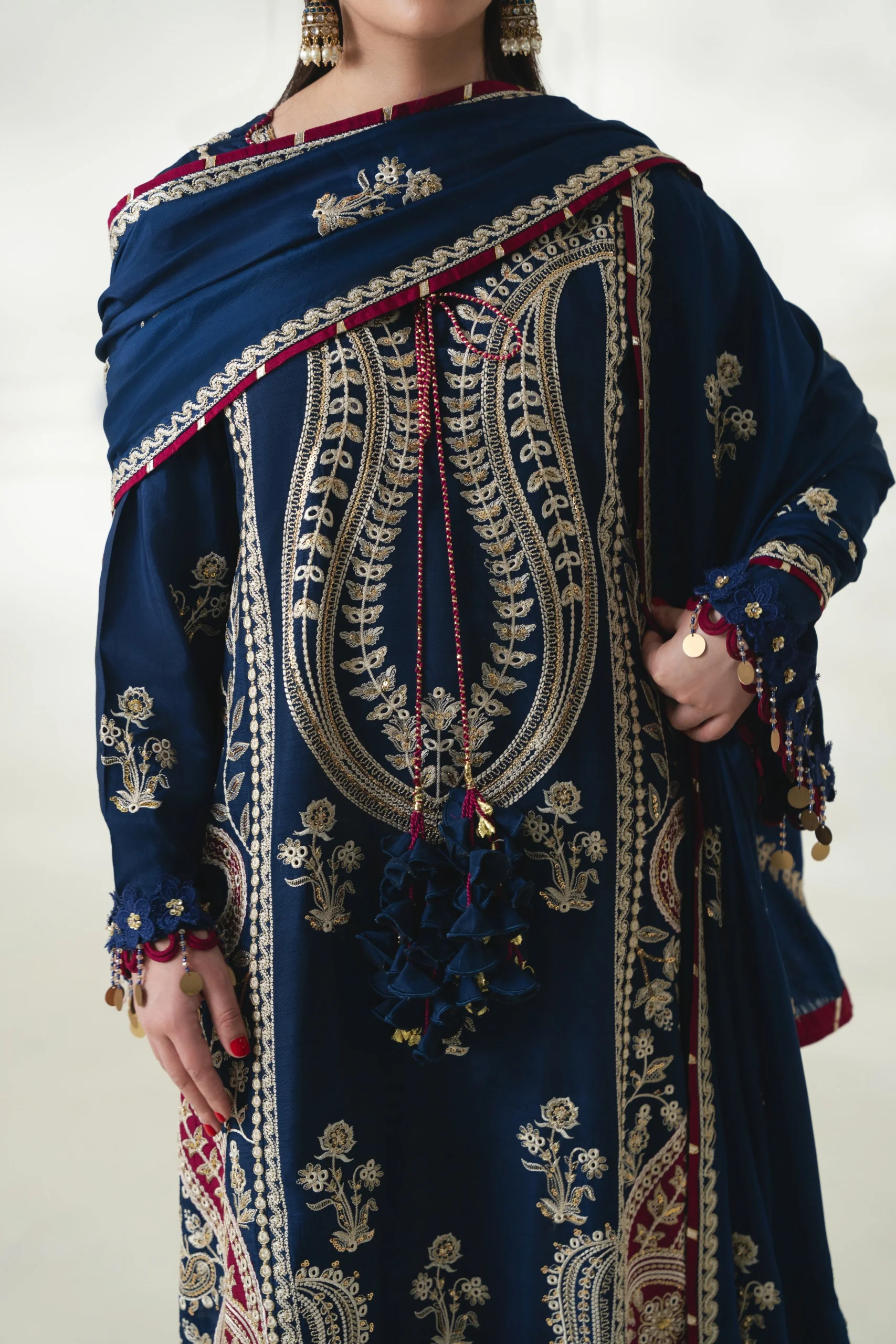 Elise Naaz - Image 8