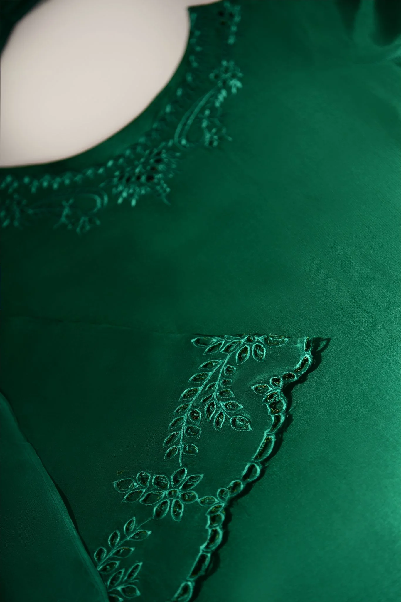 Emerald cutwork - Image 3