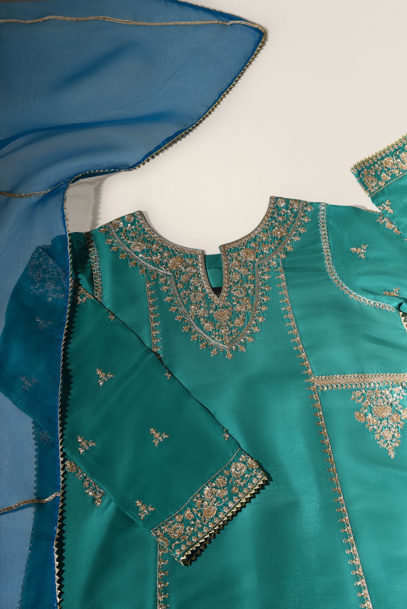 Mahnoor Green Zari - Image 3