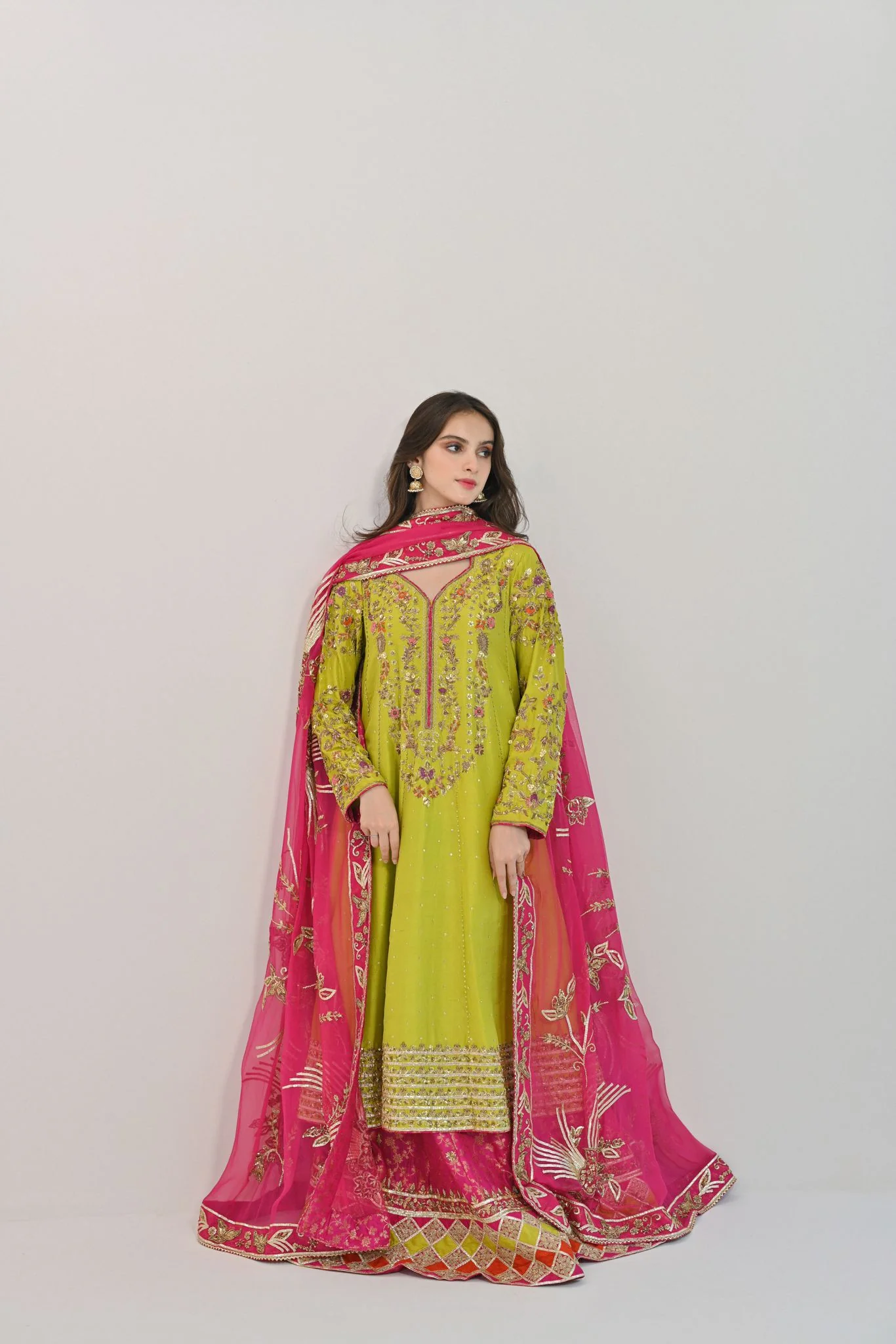 Mahnoor Mehndi Bridal - Image 2