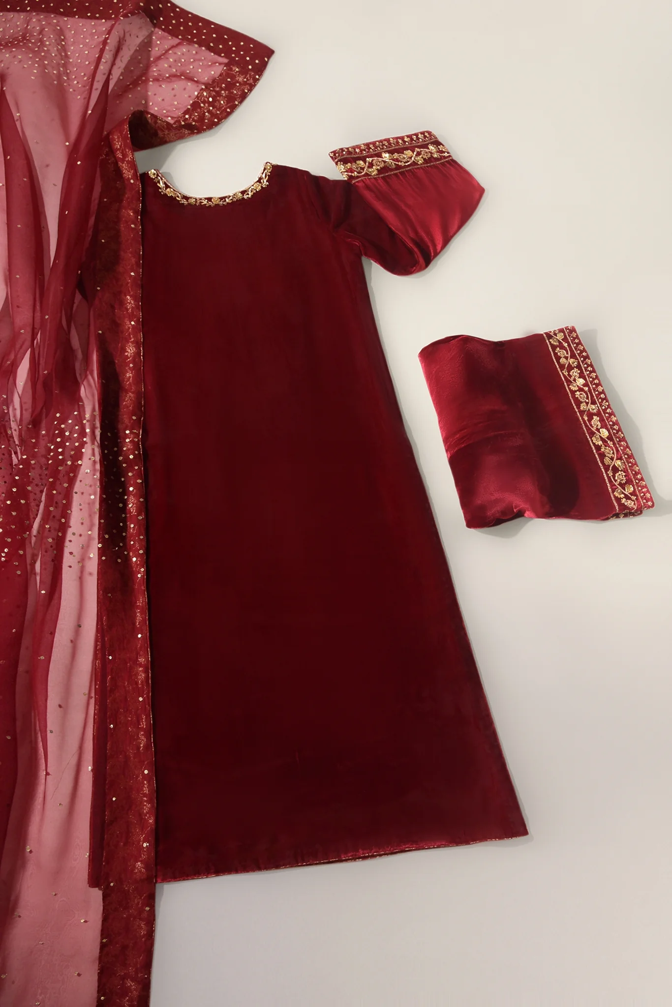 Maroon Velvet - Image 3
