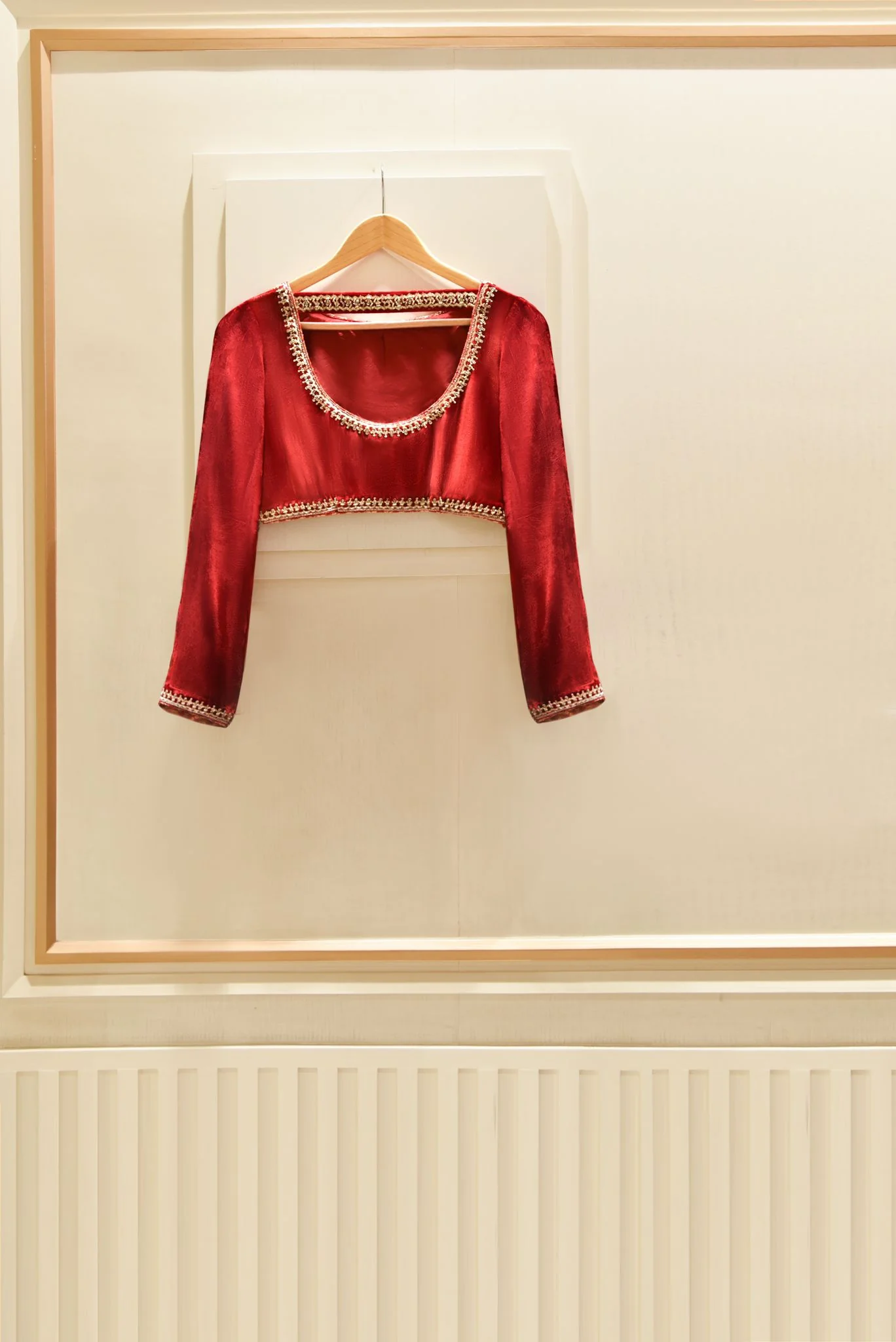 Maroon Velvet Saree - Image 2