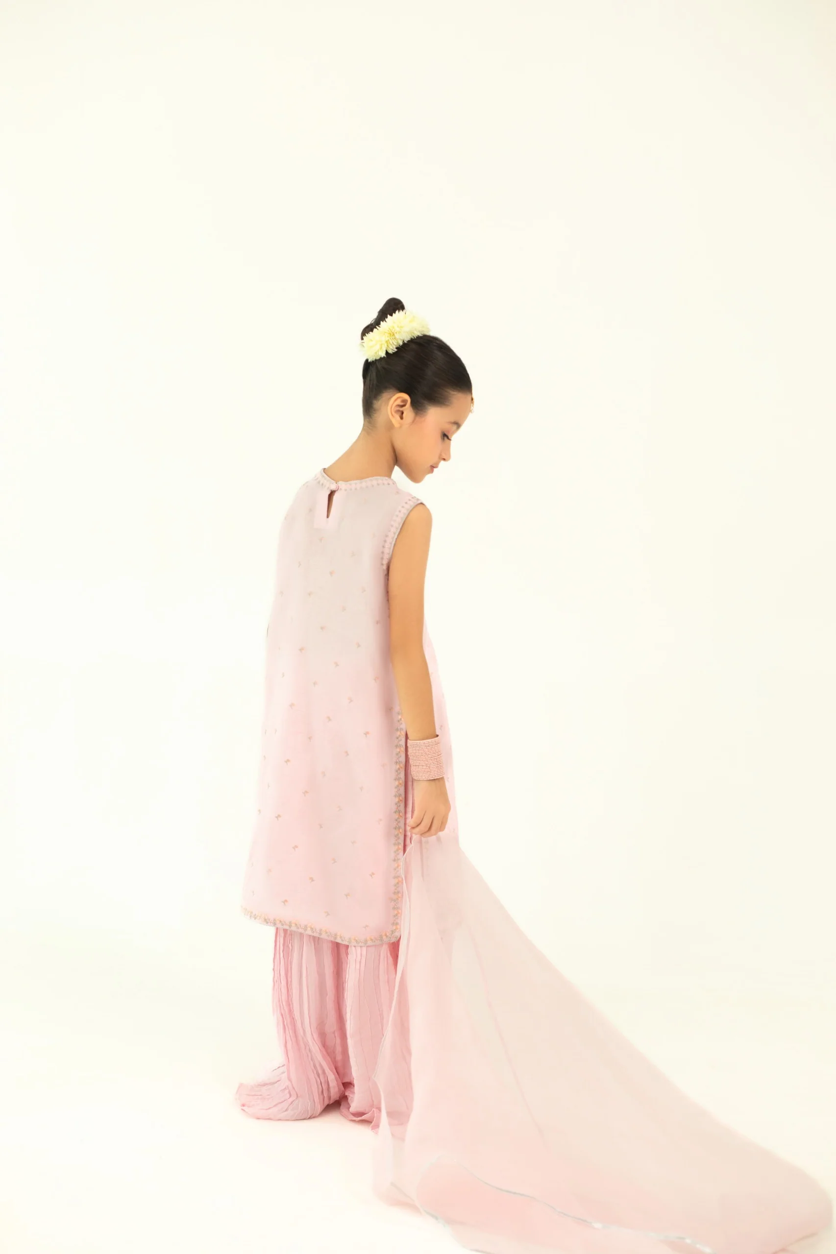 Nur K - Image 4