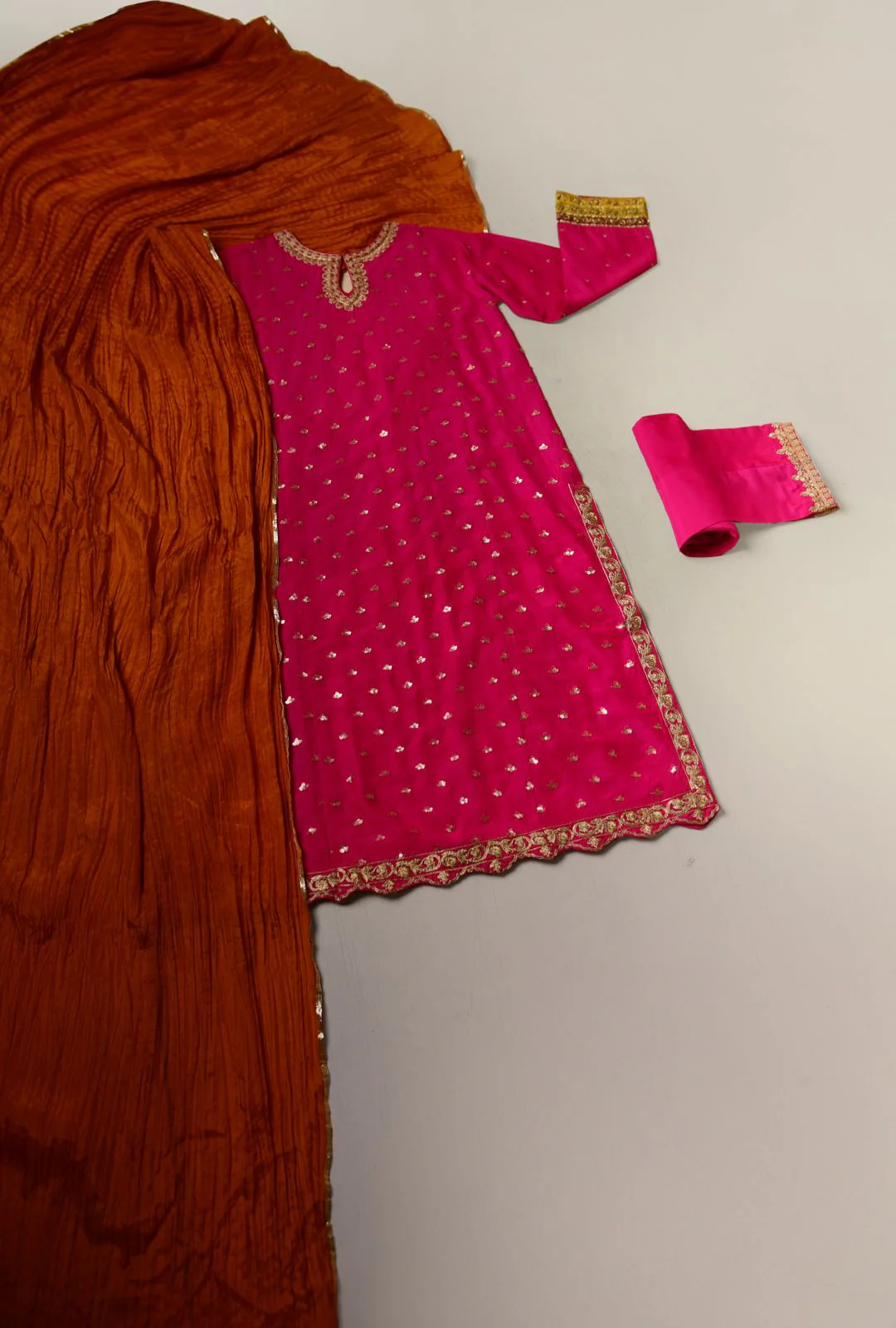 Sequins Fuschia - Image 2
