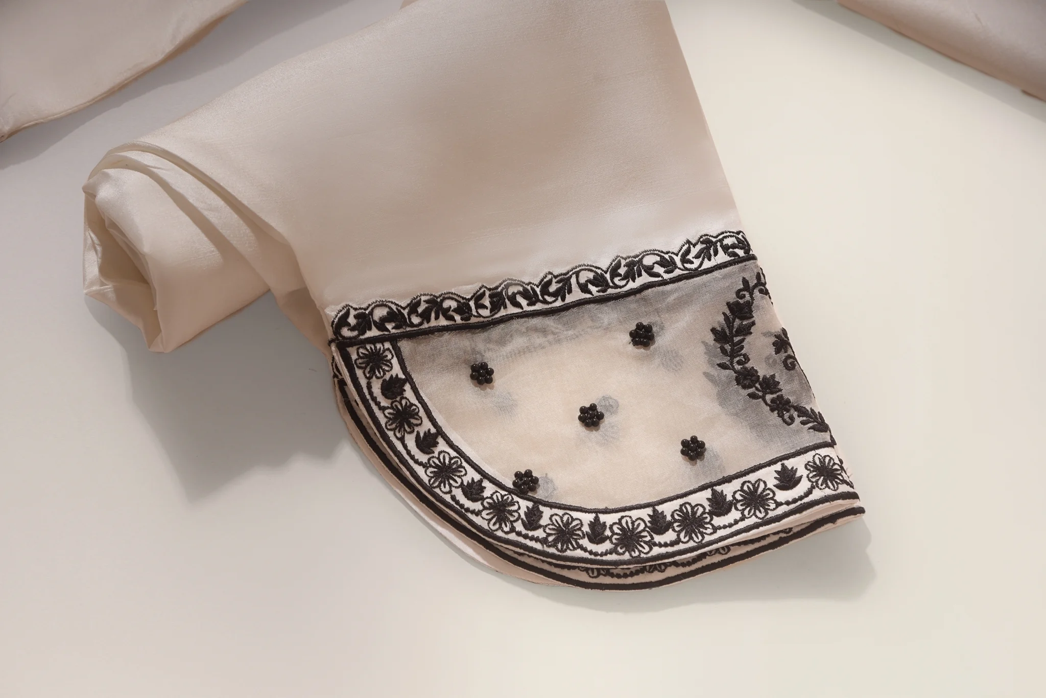 Tarana Embroidered - Image 3