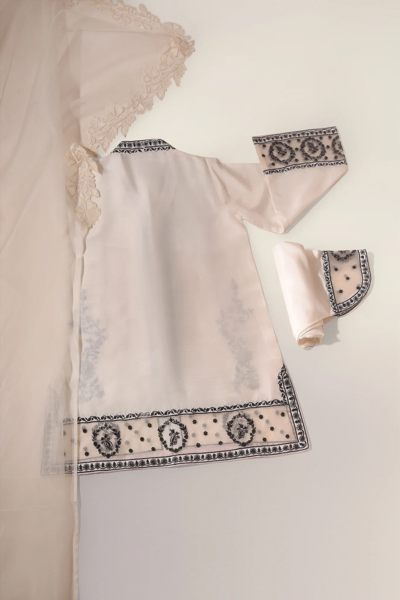 Tarana Embroidered - Image 4