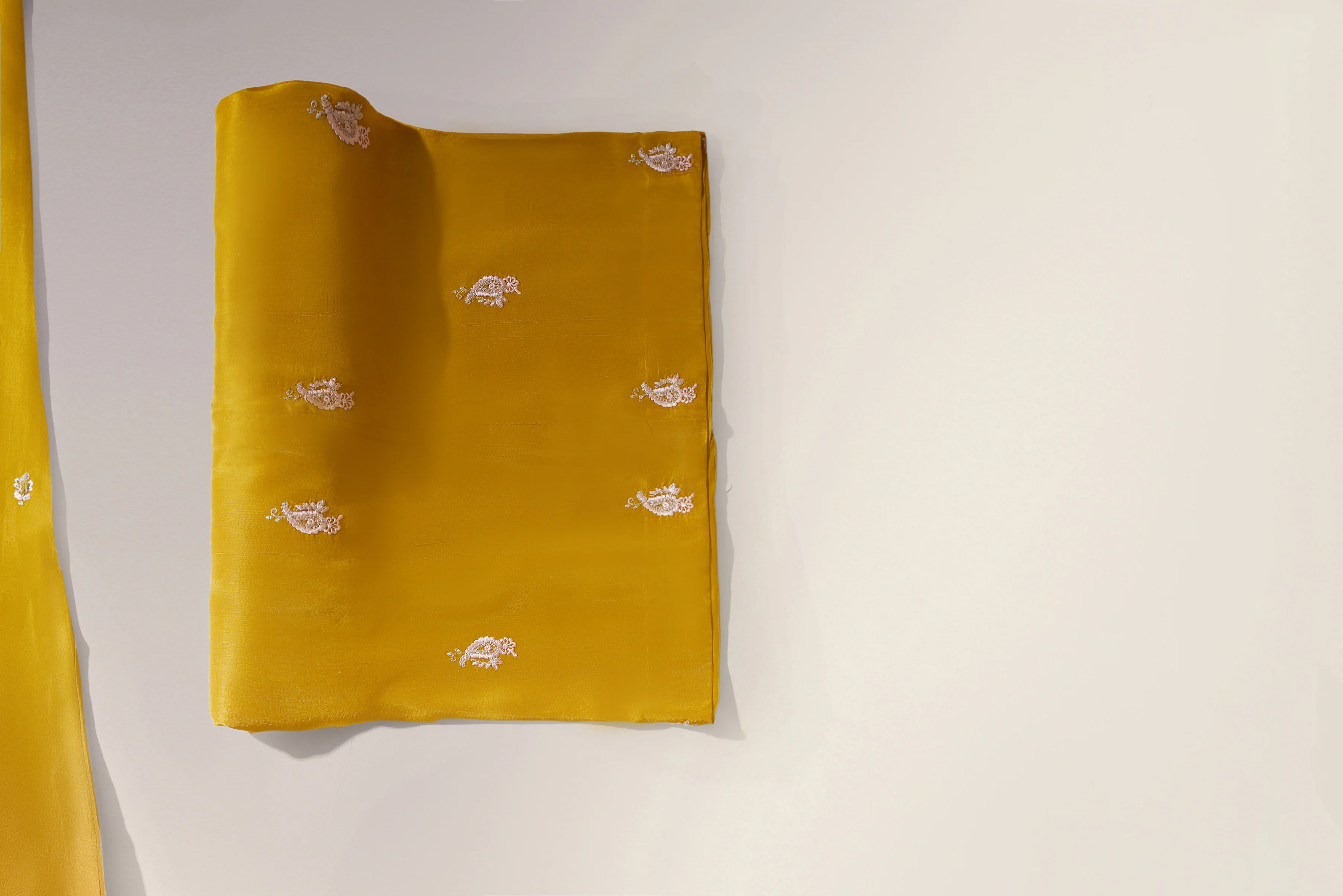 Zafeerah ( Lighter Dupatta ) - Image 4